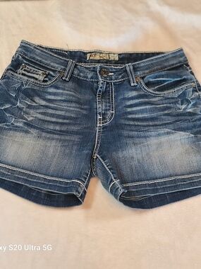 BKE Women's Medium Wash Distressed Denim Shorts
